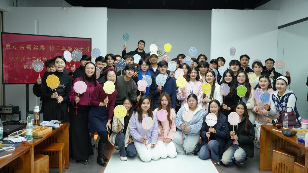 以“丝”为媒  美美与共  ——公司开展国际员工“中国丝绸文化”研学活动